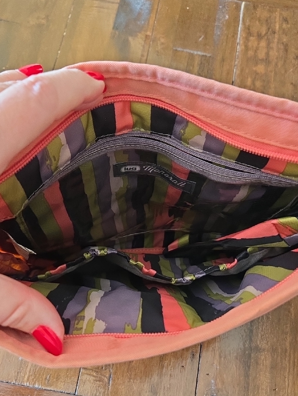 Lug Bag - Picture 3 of 5